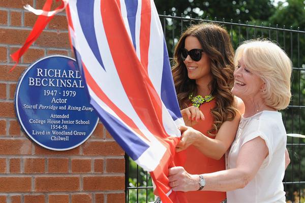 Kate Beckinsale Richard Beckinsale plaque unveiled at College House Junior School in Nottingham July 17-2013 