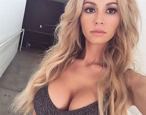Bryana Holly taking a selfie