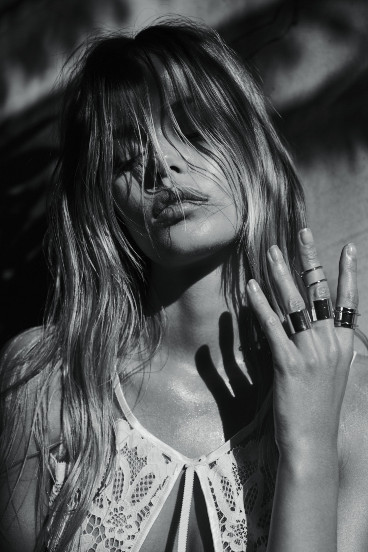 Frida Aasen in lingerie