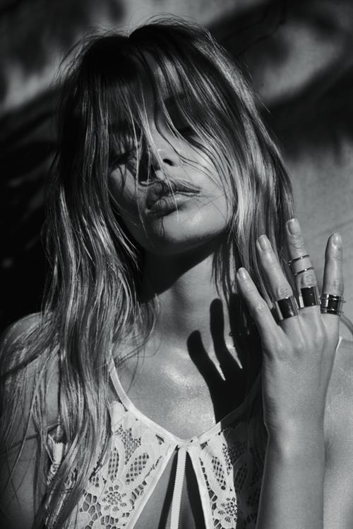 Frida Aasen in lingerie