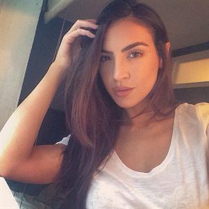 Kelly Karloff taking a selfie