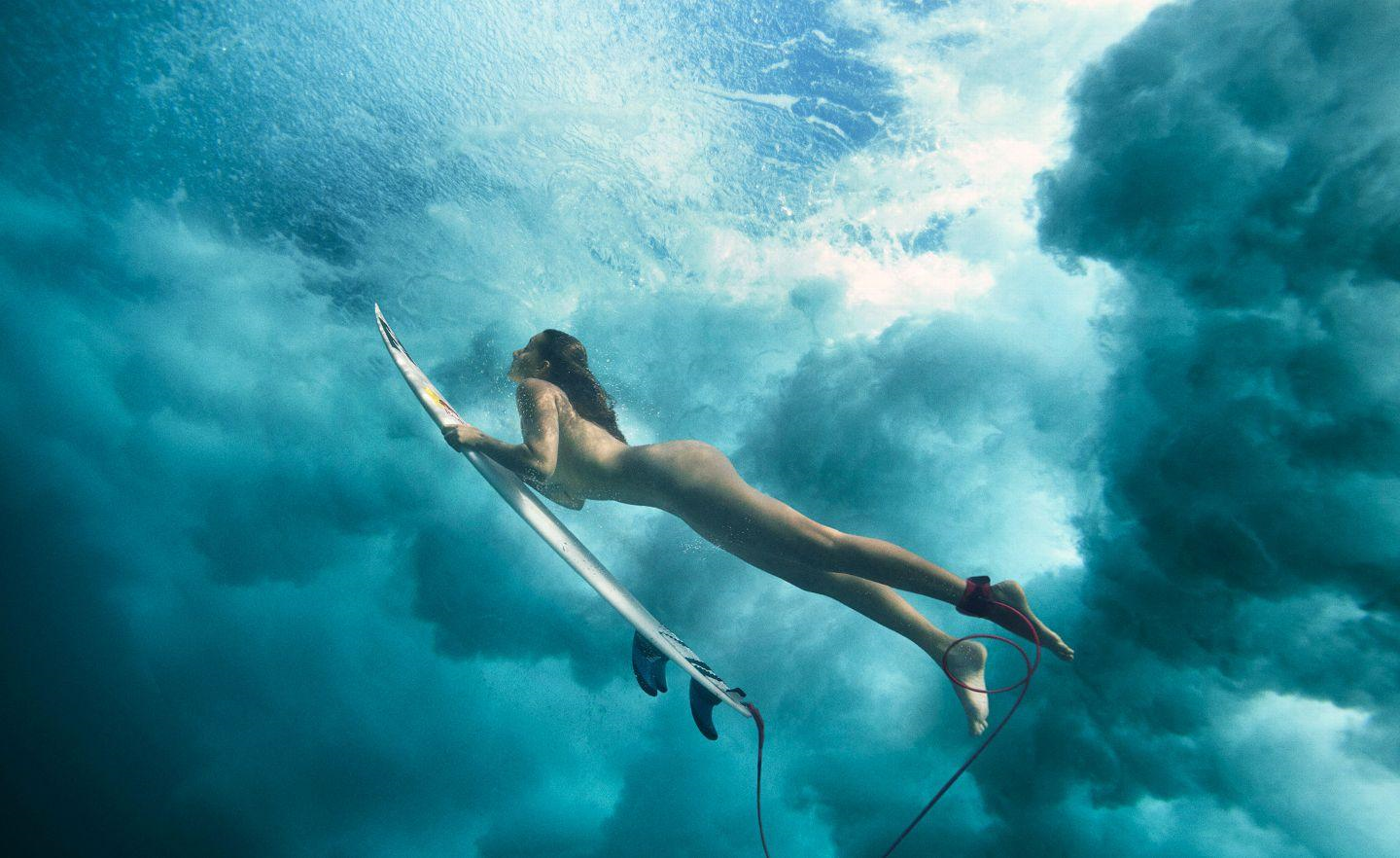 Nude Surfing