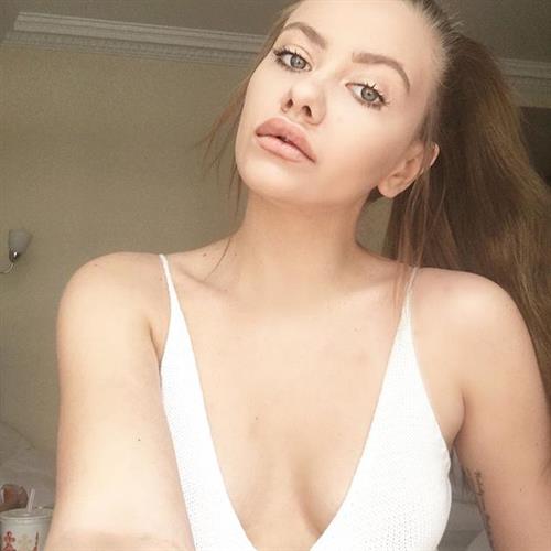 Fie Laursen taking a selfie