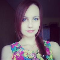 Denika Kiomi taking a selfie