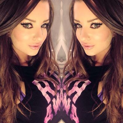 Sheala Foster taking a selfie