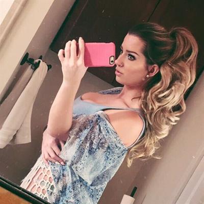 Sheala Foster taking a selfie