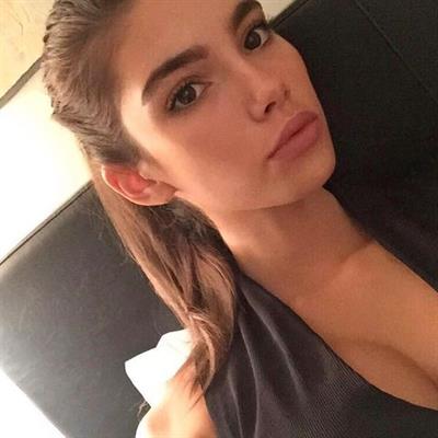 Cindy Mello taking a selfie