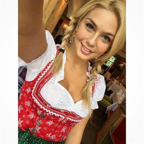 Katarina Pudar taking a selfie