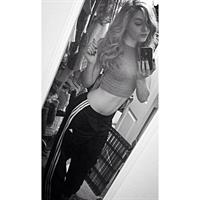 Courtney Tailor taking a selfie