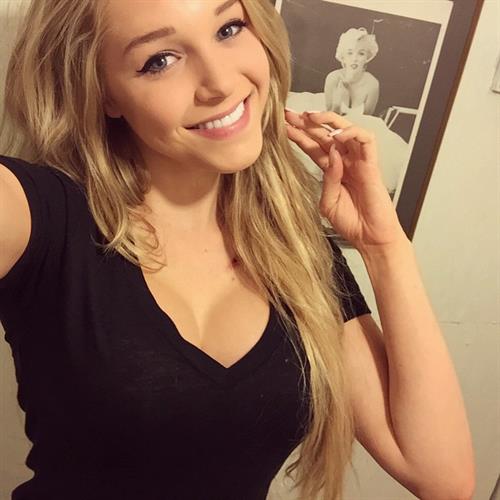 Courtney Tailor taking a selfie
