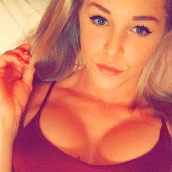 Courtney Tailor taking a selfie