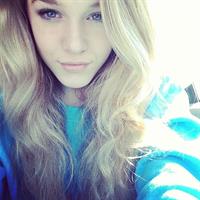 Courtney Tailor taking a selfie