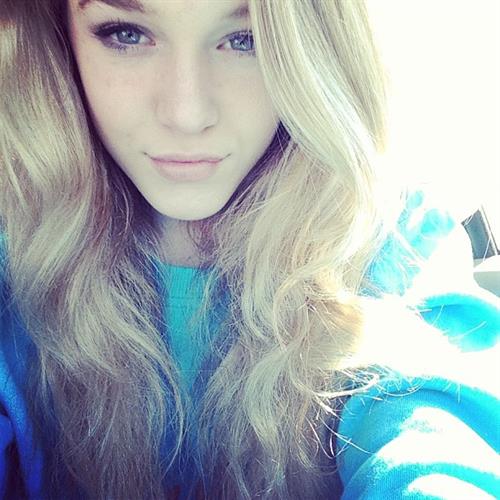 Courtney Tailor taking a selfie