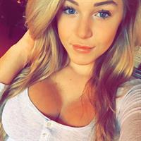 Courtney Tailor taking a selfie