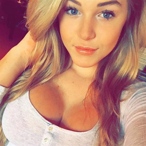 Courtney Tailor taking a selfie
