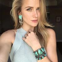 Shantel VanSanten taking a selfie