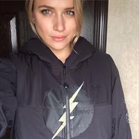Shantel VanSanten taking a selfie