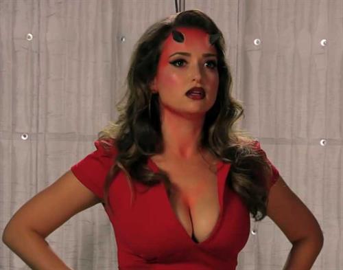Milana Vayntrub