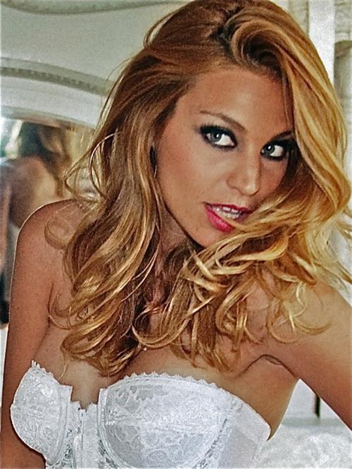 Lisa D'Amato in lingerie