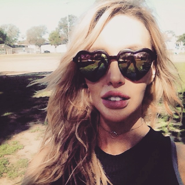 Chloe Rose Lattanzi taking a selfie