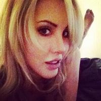 Chloe Rose Lattanzi taking a selfie