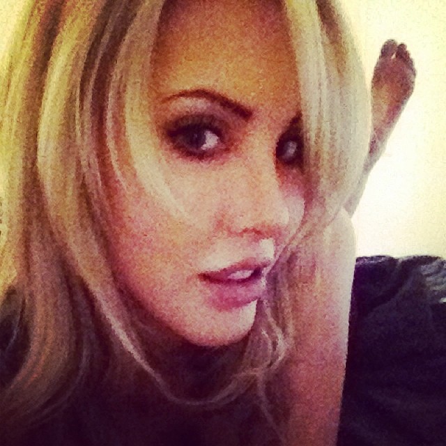 Chloe Rose Lattanzi taking a selfie