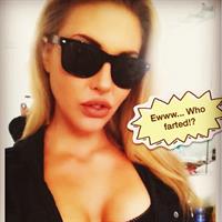 Chloe Rose Lattanzi taking a selfie