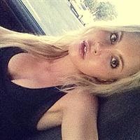 Chloe Rose Lattanzi taking a selfie