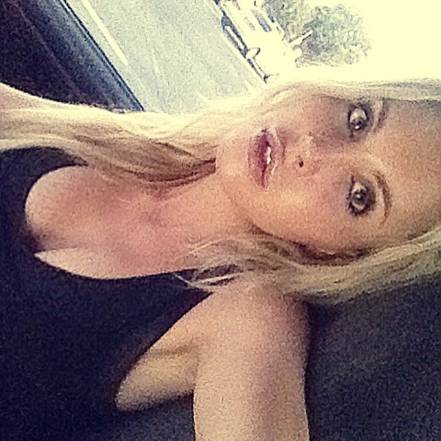 Chloe Rose Lattanzi taking a selfie