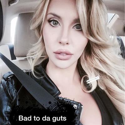 Chloe Rose Lattanzi taking a selfie