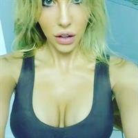 Chloe Rose Lattanzi taking a selfie