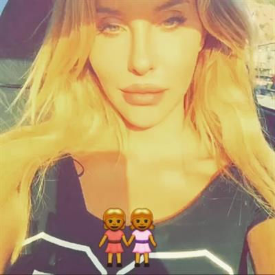 Chloe Rose Lattanzi taking a selfie