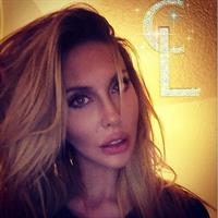 Chloe Rose Lattanzi taking a selfie