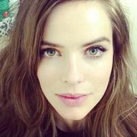Robyn Lawley taking a selfie
