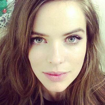 Robyn Lawley taking a selfie