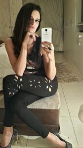 Leryn Franco taking a selfie