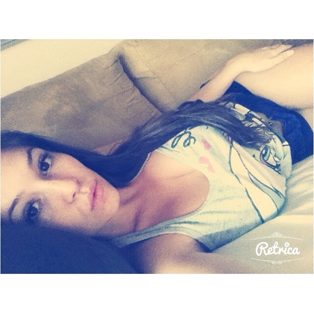 Carolina Neto taking a selfie