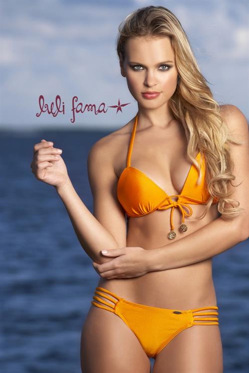 Elisandra Tomacheski in a bikini