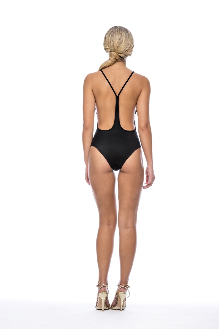 Elisandra Tomacheski in a bikini - ass