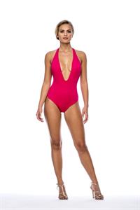 Elisandra Tomacheski in a bikini