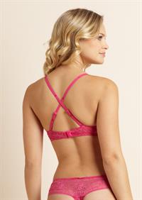 Elisandra Tomacheski in lingerie