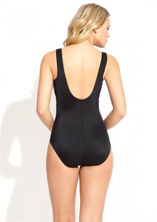 Elisandra Tomacheski in a bikini - ass