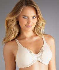 Elisandra Tomacheski in lingerie