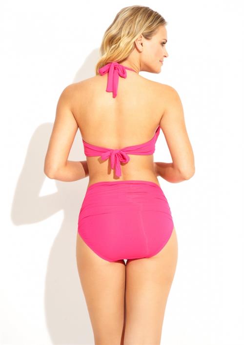 Elisandra Tomacheski in a bikini - ass