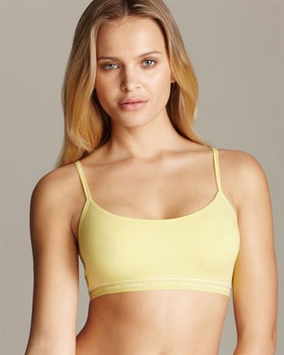 Elisandra Tomacheski in lingerie