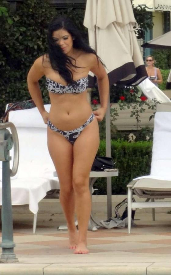 Suelyn Medeiros in a bikini