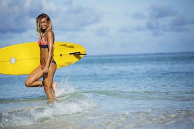 Elyse Knowles in a bikini