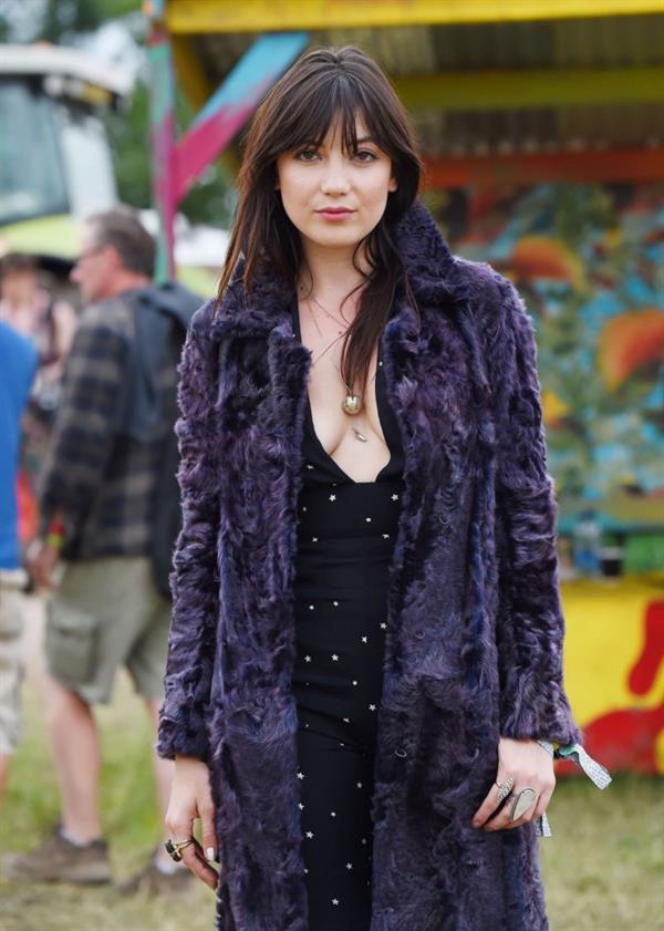 Daisy Lowe