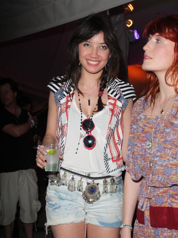 Daisy Lowe