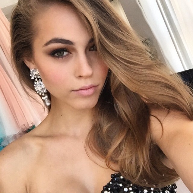 Caroline Kelley taking a selfie